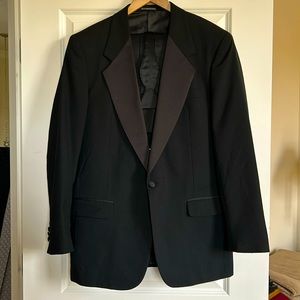 Men's Pierre Balmain tux from Crickateer inc. jacket sz 42L, pants, access.